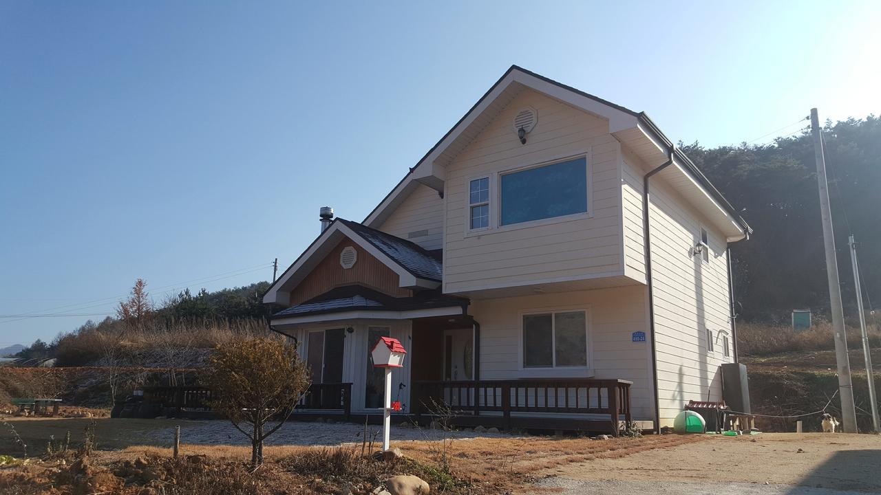อีโคเปีย เพนชั่น Villa พยองซาง ภายนอก รูปภาพ